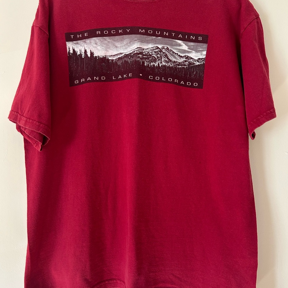 Rocky Mountains Graphic Red T-Shirt